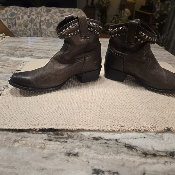 FRYE AND CO. Studded Dark Brown Ankle Boots - Picture 1 of 6